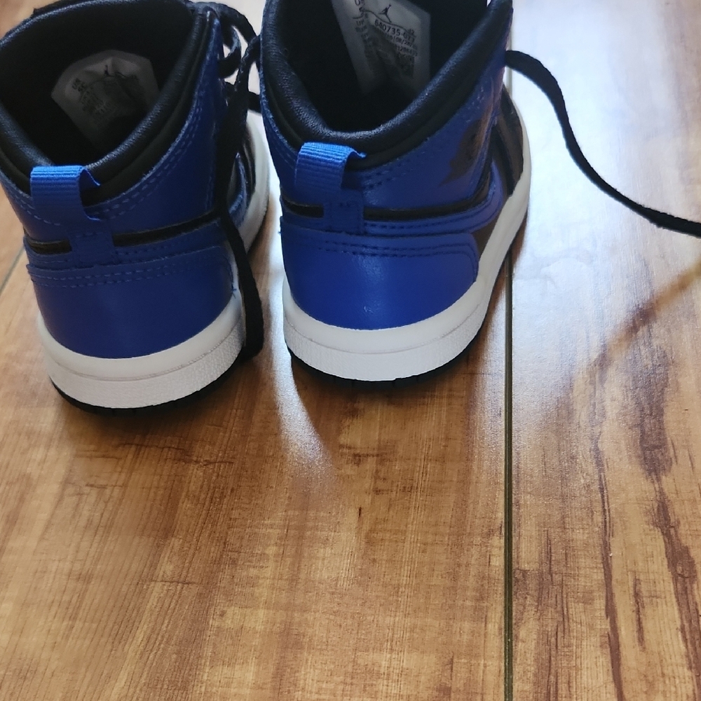 Jordan Black and Blue Iconic Sneakers - Picture 4 of 6
